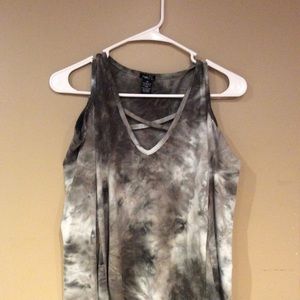 No shoulder long sleeve Gray shirt